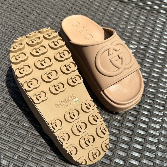 COPY- WOMEN'S GUCCI INTERLOCKING G SLIDE SANDAL - Picture 2 of 4